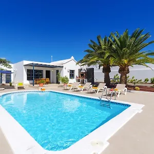 https://villa-perejil-by-villa-plus.in-canary-islands.com